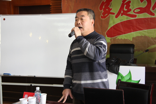 有没有歌颂企业职工奉献精神的散文或是诗歌啊